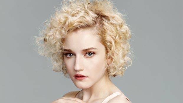 julia garner hair