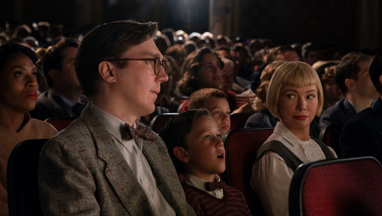 Paul Dano, Mateo Zoryna Francis-Deford and Michelle Williams in The Fabelmans