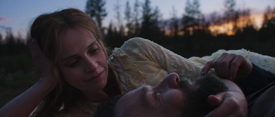 Joel Edgerton and Felicity Jones in Train Dream